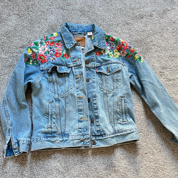 Ex-Boyfriend Trucker Light Wash Floral Embroidered Denim Jacket Levi’s